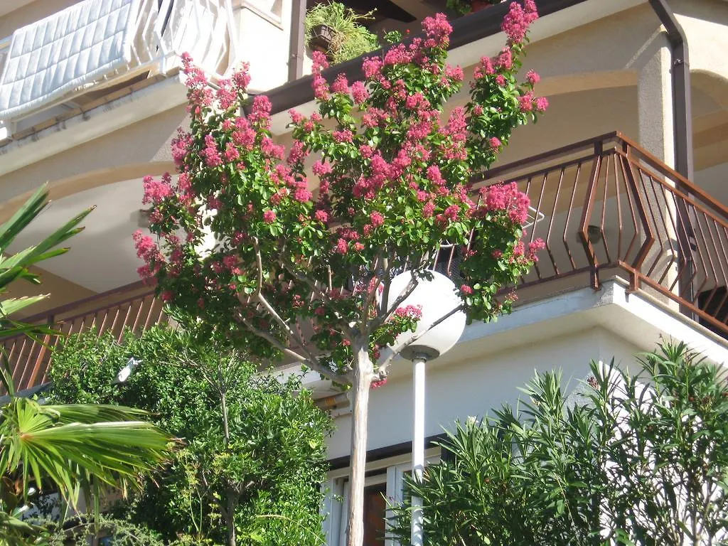 Apartments Silmare Рабац